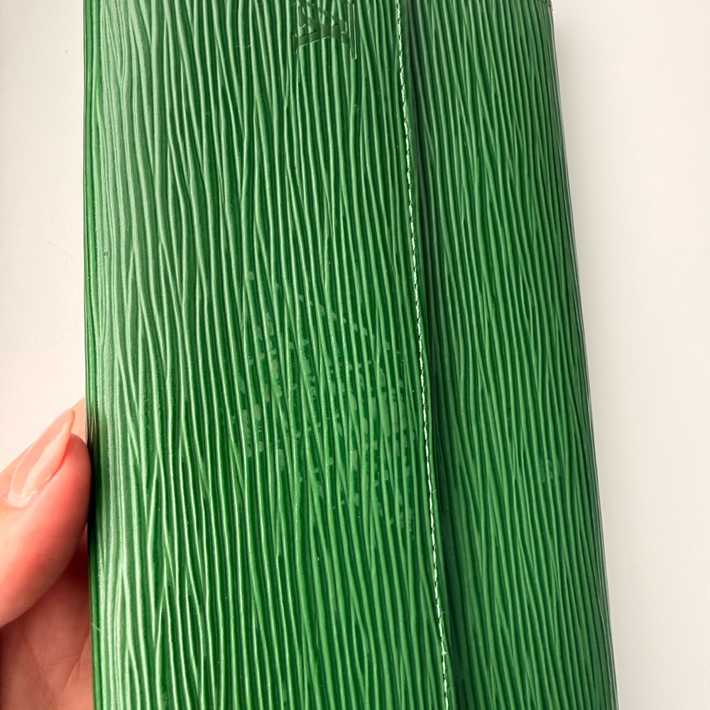 Louis Vuitton Green Epi Long Wallet with chain and COA - Picture 8 of 10